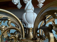 Lot 121 - antieken kroonluchter - brons & keramiek - afbeelding 5 van  5