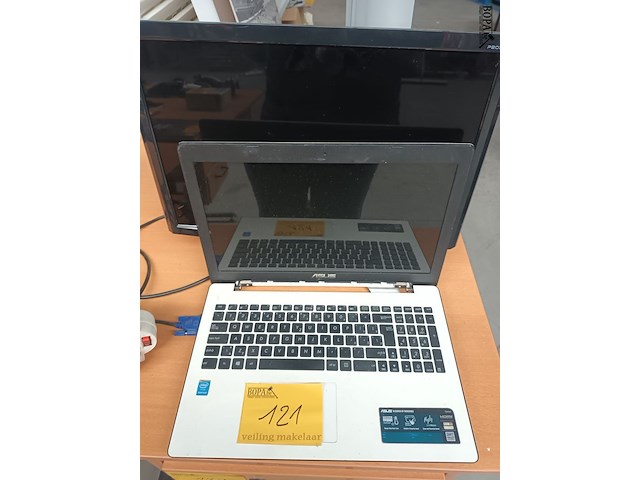 Lot 121 - asus laptop en acer scherm - afbeelding 1 van  5
