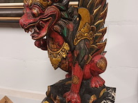 Lot 121 - balinese houten beeld - afbeelding 2 van  4