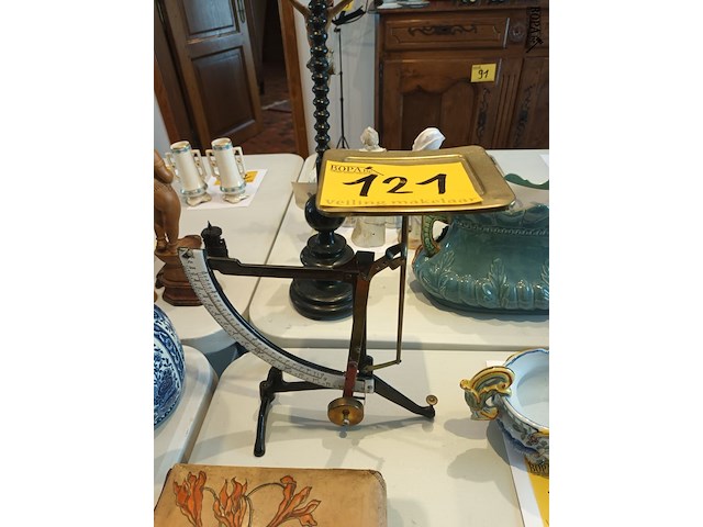 Lot 121 - brievenweegschaal - afbeelding 1 van  4