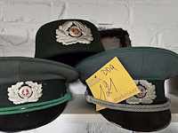 Lot 121 - ddr 3 kepies - afbeelding 1 van  4