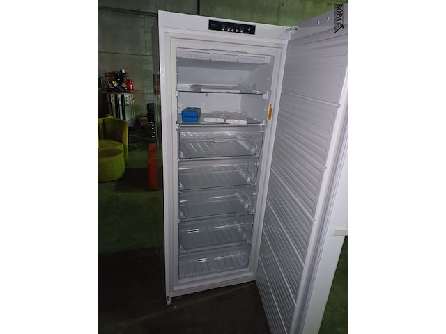 Lot 121 - diepvriezer whirlpool - afbeelding 2 van  4