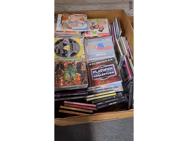 Lot 121 - doos diverse cd's - afbeelding 1 van  3
