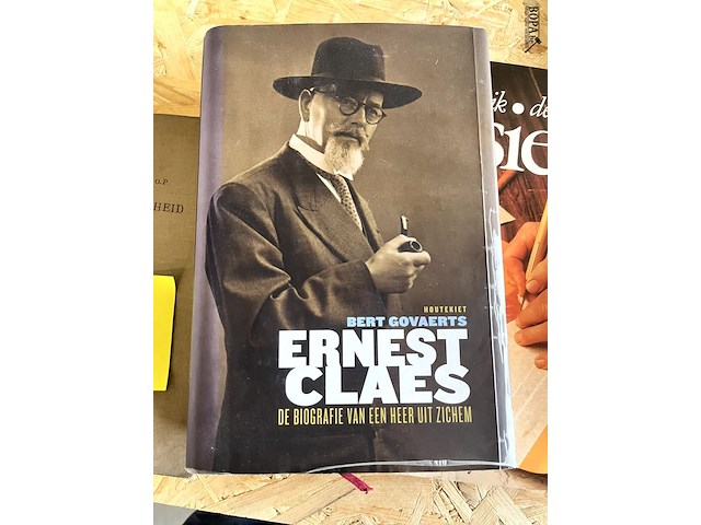 Lot 121 - ernest claes de biografie vaneen heer uit zichem - afbeelding 1 van  6