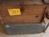 Lot 121 - houten koffers. 2 stuks - afbeelding 1 van  4