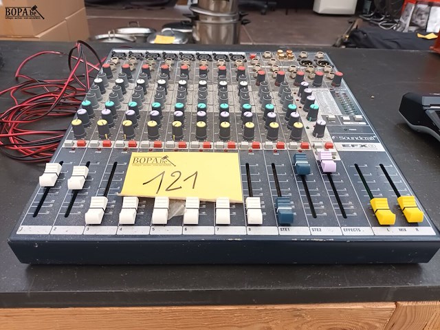 Lot 121 - mengpaneel soundcraft - afbeelding 2 van  4