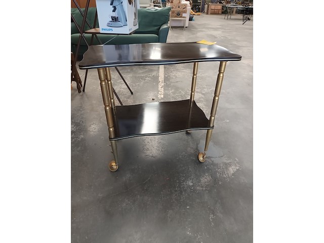 Lot 121 - vintage bijzettafel op wielen - afbeelding 3 van  3