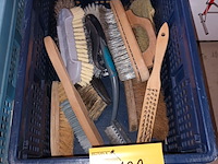 Lot 122 - bak met borstels. 11 stuks - afbeelding 1 van  2