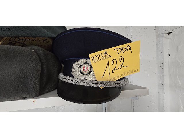 Lot 122 - ddr 2 kepies + 1 schuitje - afbeelding 4 van  4