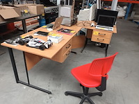 Lot 122 - hoekbureau - afbeelding 2 van  3