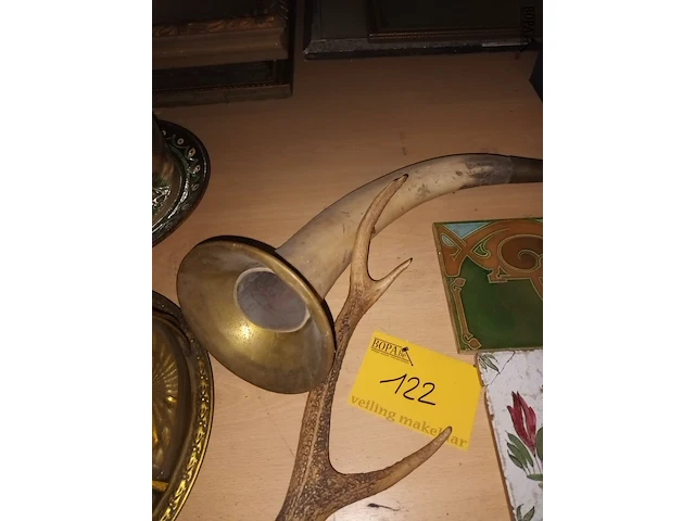 Lot 122 - hoorn en gewei - afbeelding 2 van  2