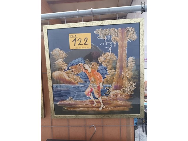 Lot 122 - kader man met rietbundel - afbeelding 1 van  3