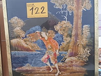 Lot 122 - kader man met rietbundel - afbeelding 1 van  3
