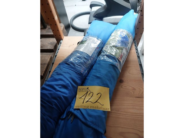 Lot 122 - kampeertenten, 2 stuks - afbeelding 1 van  5