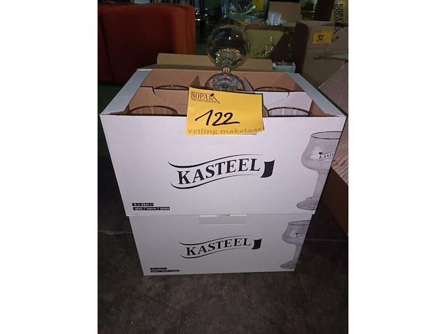 Lot 122 - kasteelbier glazen - afbeelding 3 van  3