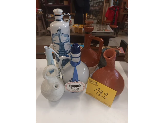 Lot 122 - kruiken en kannetjes. 7 stuks - afbeelding 1 van  4