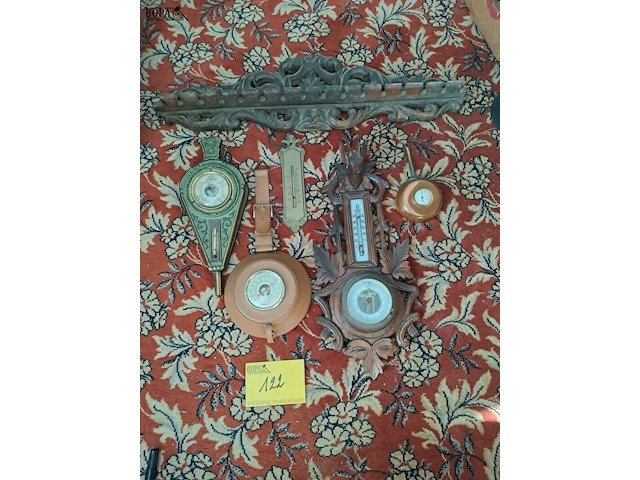 Lot 122 - lot 5 thermometers en barometers - houtwerk - afbeelding 1 van  4