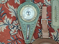 Lot 122 - lot 5 thermometers en barometers - houtwerk - afbeelding 2 van  4