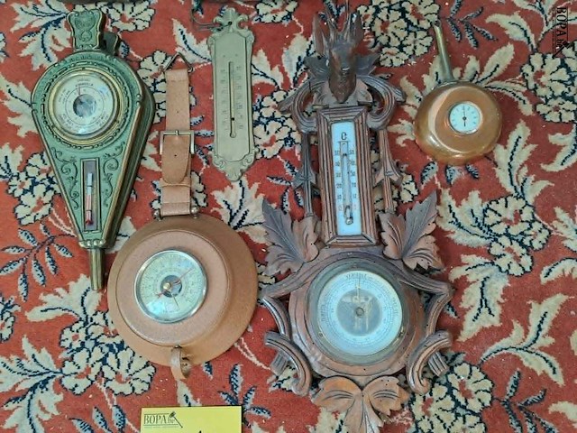 Lot 122 - lot 5 thermometers en barometers - houtwerk - afbeelding 3 van  4