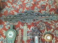 Lot 122 - lot 5 thermometers en barometers - houtwerk - afbeelding 4 van  4