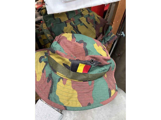 Lot 122 - lot camouflage legerkledij - afbeelding 4 van  6