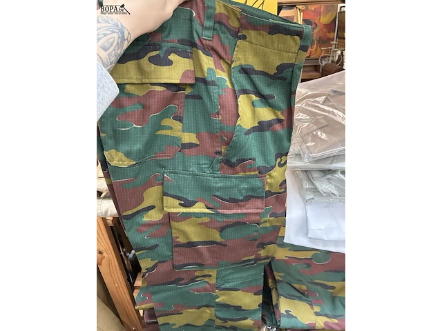 Lot 122 - lot camouflage legerkledij - afbeelding 5 van  6