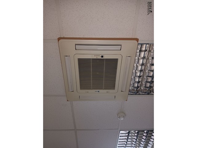 Lot 122 - rhoss inbouw airco/verwarming - afbeelding 1 van  4