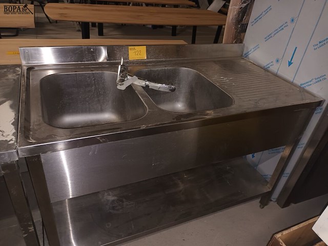 Lot 122 - rvs spoeltafel - afbeelding 1 van  3