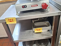 Lot 122 - rvs werktafel op wielen - afbeelding 1 van  1