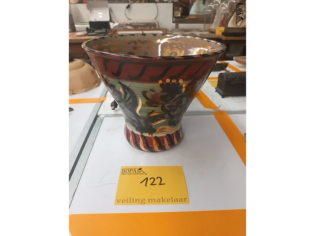 Lot 122 - vaas gesigneerd - afbeelding 1 van  4