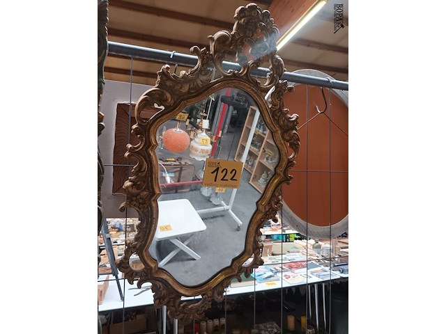 Lot 122 - vergulde kuifspiegel deknudt - afbeelding 1 van  5