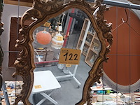 Lot 122 - vergulde kuifspiegel deknudt - afbeelding 1 van  5