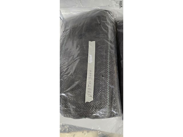 Lot 122 - worteldoek, gronddoek en tomatenhoezen - afbeelding 2 van  4