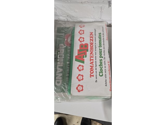 Lot 122 - worteldoek, gronddoek en tomatenhoezen - afbeelding 4 van  4