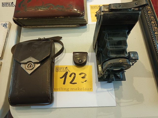 Lot 123 - antiek fototoestel - afbeelding 1 van  7