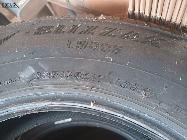 Lot 123 - banden bridgestone. 4 stuks - afbeelding 4 van  5