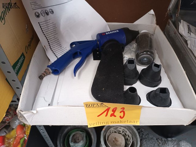 Lot 123 - berner zandstraalpistool - afbeelding 1 van  4