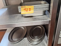 Lot 123 - braadslede, gastronormbakken en plateau’s. 18 stuks - afbeelding 1 van  1