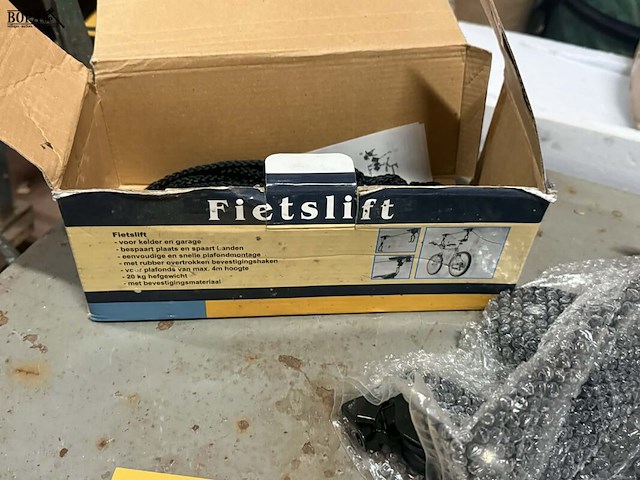 Lot 123 - fietslift nieuw en pomp - afbeelding 2 van  3
