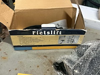 Lot 123 - fietslift nieuw en pomp - afbeelding 2 van  3