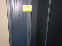 Lot 123 - hoge roldeurkast - afbeelding 3 van  3