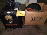 Lot 123 - jägermeister tap machine - afbeelding 2 van  5