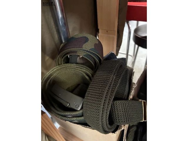 Lot 123 - lot legeraccessoires - afbeelding 8 van  8