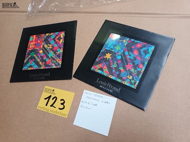 Lot 123 - louis féraud mouchoir. 2 stuks - afbeelding 1 van  4