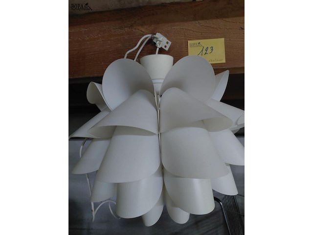 Lot 123 - moderne hanglamp plastiek - afbeelding 1 van  4