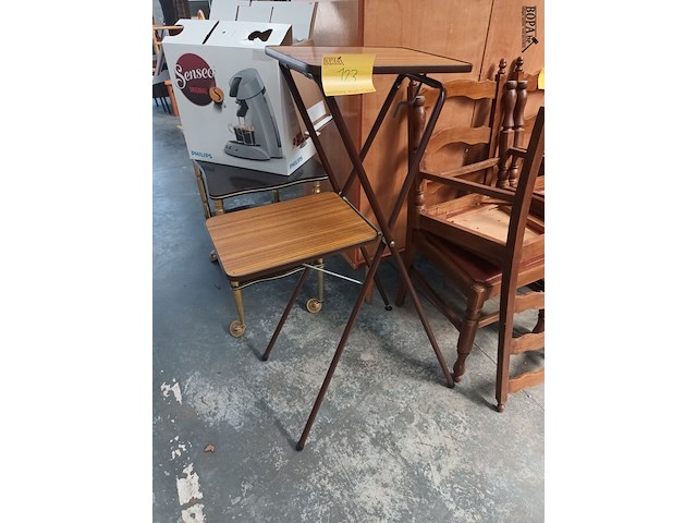 Lot 123 - retro statief voor projector - afbeelding 1 van  2