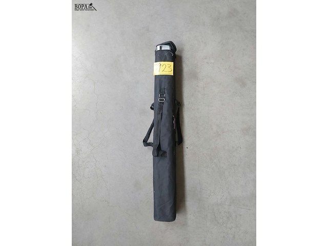 Lot 123 - roll up banner met draagtas - afbeelding 1 van  3