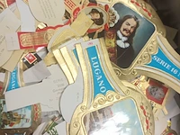 Lot 123 - sigarenbandjes. 1 doos - afbeelding 2 van  2