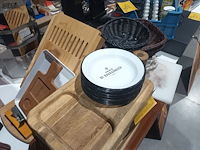 Lot 123 - snijplanken, mandjes, bordjes - afbeelding 2 van  5