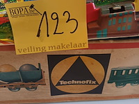 Lot 123 - technofix vintage racebaan - afbeelding 2 van  6